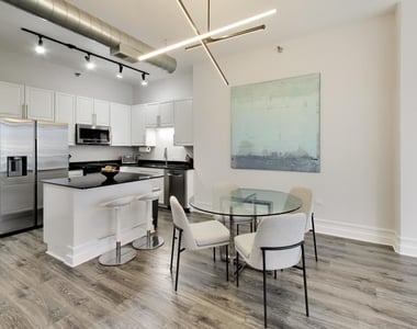 901 W Madison Street - Photo Thumbnail 7