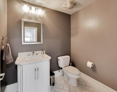 901 W Madison Street - Photo Thumbnail 17