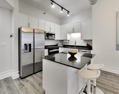 901 W Madison Street - Photo Thumbnail 8