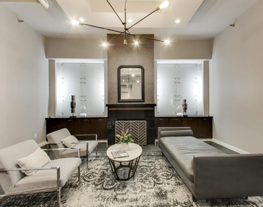 901 W Madison Street - Photo Thumbnail 2