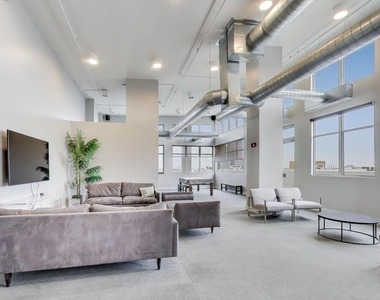 901 W Madison Street - Photo Thumbnail 30