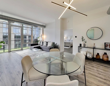 901 W Madison Street - Photo Thumbnail 6