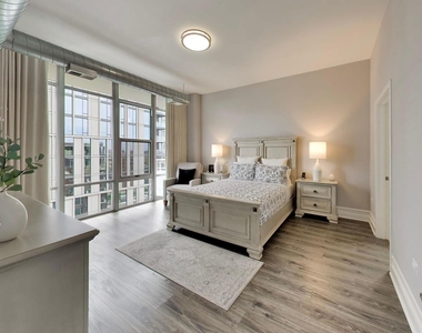 901 W Madison Street - Photo Thumbnail 14