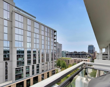 901 W Madison Street - Photo Thumbnail 22