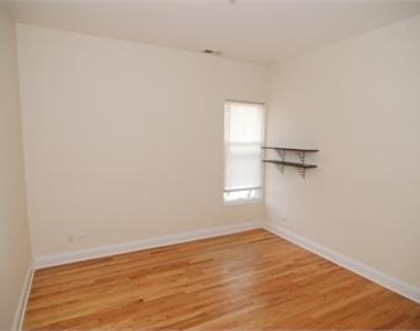 6834 N Ashland Boulevard - Photo Thumbnail 5