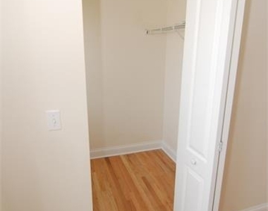 6834 N Ashland Boulevard - Photo Thumbnail 9
