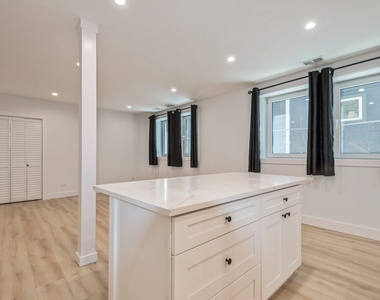 1535 W Estes Avenue - Photo Thumbnail 7