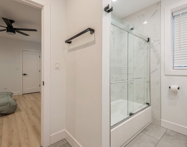 1535 W Estes Avenue - Photo Thumbnail 16