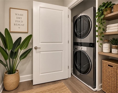 8026 Linfield Way - Photo Thumbnail 15