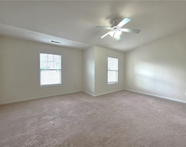 1908 Dilcrest Drive - Photo Thumbnail 19
