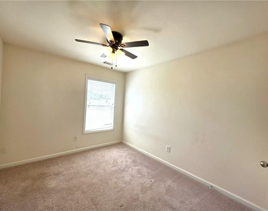 1908 Dilcrest Drive - Photo Thumbnail 23