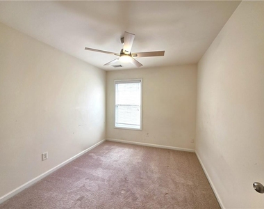 1908 Dilcrest Drive - Photo Thumbnail 24