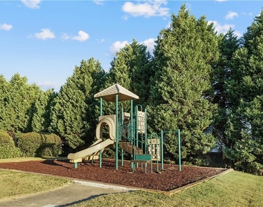 1908 Dilcrest Drive - Photo Thumbnail 27