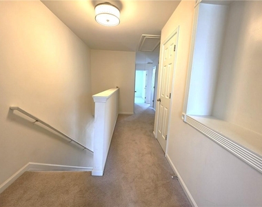 1908 Dilcrest Drive - Photo Thumbnail 12