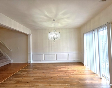 1908 Dilcrest Drive - Photo Thumbnail 9
