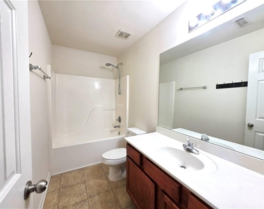 1908 Dilcrest Drive - Photo Thumbnail 22