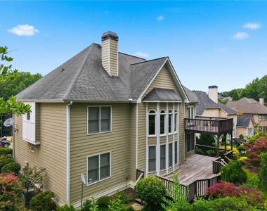 3561 Carriage Glen Way - Photo Thumbnail 2