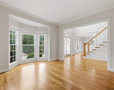 3561 Carriage Glen Way - Photo Thumbnail 4