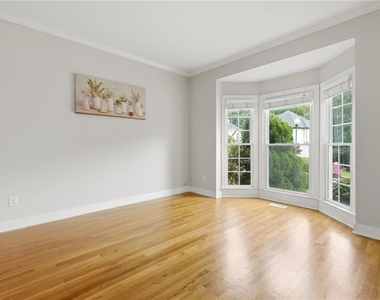3561 Carriage Glen Way - Photo Thumbnail 9