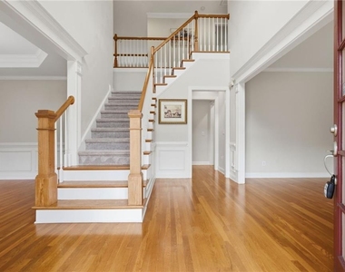 3561 Carriage Glen Way - Photo Thumbnail 7
