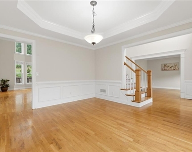 3561 Carriage Glen Way - Photo Thumbnail 13