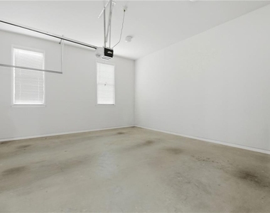 3561 Carriage Glen Way - Photo Thumbnail 32