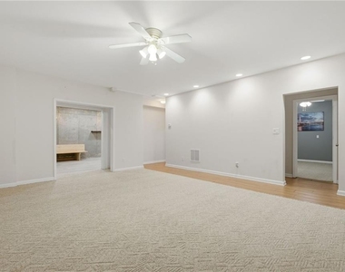 3561 Carriage Glen Way - Photo Thumbnail 36