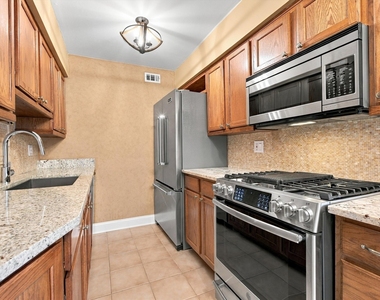 1627 N Windsor Drive - Photo Thumbnail 22