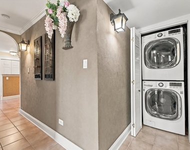 1627 N Windsor Drive - Photo Thumbnail 12