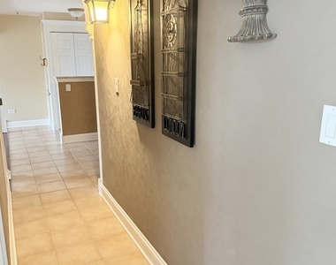 1627 N Windsor Drive - Photo Thumbnail 3