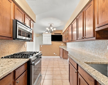 1627 N Windsor Drive - Photo Thumbnail 10