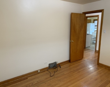 3826 Clarence Avenue - Photo Thumbnail 14
