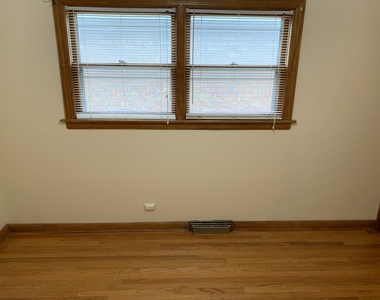 3826 Clarence Avenue - Photo Thumbnail 19