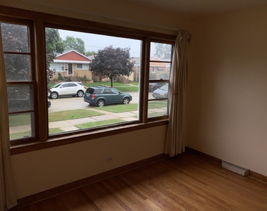 3826 Clarence Avenue - Photo Thumbnail 11