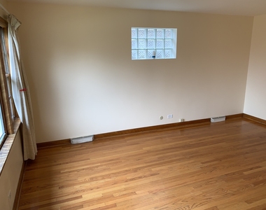 3826 Clarence Avenue - Photo Thumbnail 10