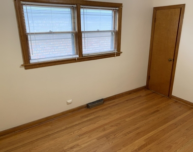3826 Clarence Avenue - Photo Thumbnail 18