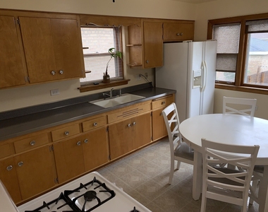 3826 Clarence Avenue - Photo Thumbnail 24
