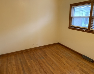 3826 Clarence Avenue - Photo Thumbnail 20