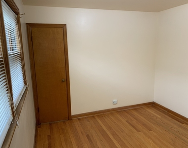 3826 Clarence Avenue - Photo Thumbnail 17