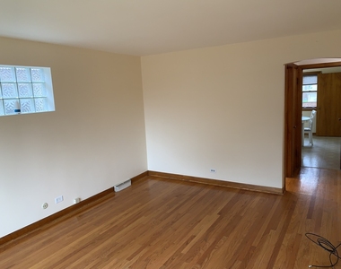 3826 Clarence Avenue - Photo Thumbnail 9