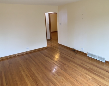 3826 Clarence Avenue - Photo Thumbnail 7