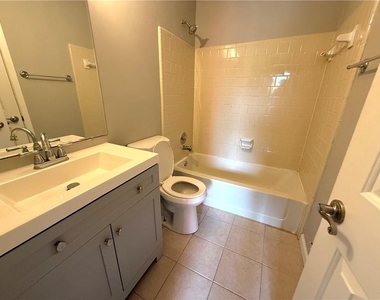 805 Wedgewood Way - Photo Thumbnail 16