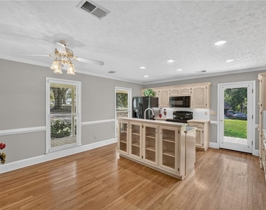 83 Russell Rd - Photo Thumbnail 7