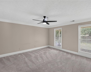 83 Russell Rd - Photo Thumbnail 9