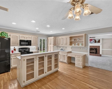 83 Russell Rd - Photo Thumbnail 8
