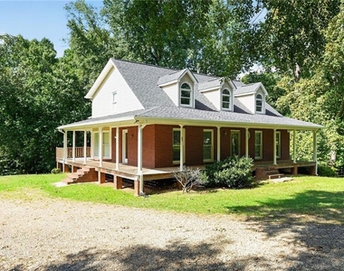83 Russell Rd - Photo Thumbnail 2