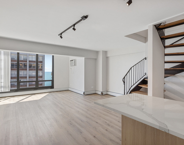 6166 N Sheridan Road - Photo Thumbnail 2