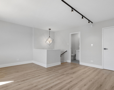 6166 N Sheridan Road - Photo Thumbnail 8