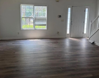6016 Leeshire Trace - Photo Thumbnail 4
