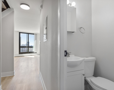 6166 N Sheridan Road - Photo Thumbnail 7
